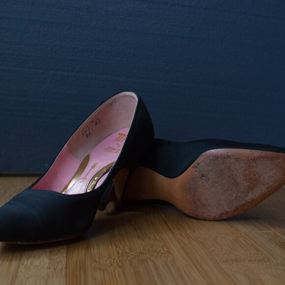Vintage Robinson's Women's 6.5 Witchy Black Heels 1960s - Picture 1 of 9